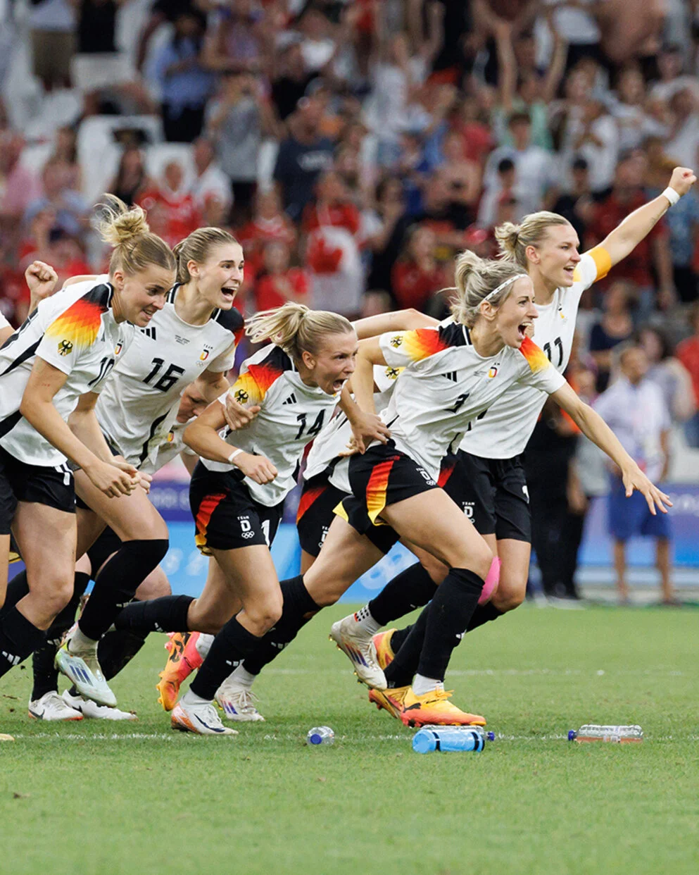 他们通过一 他们通过一